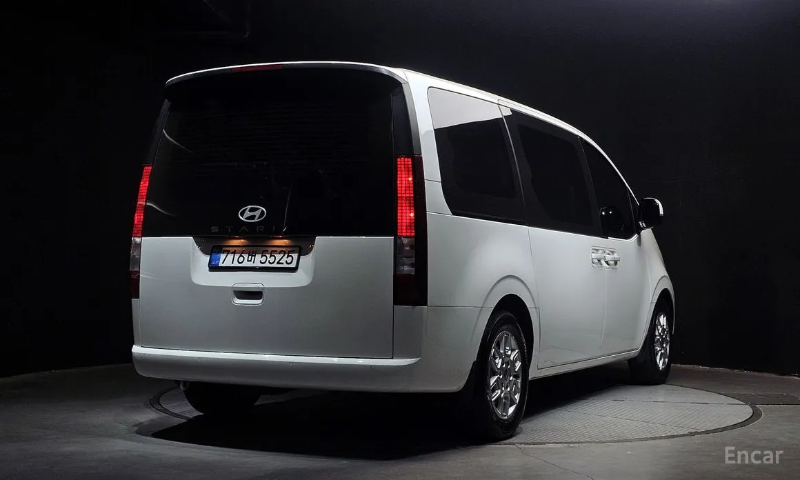 Фото 2 - Hyundai Staria