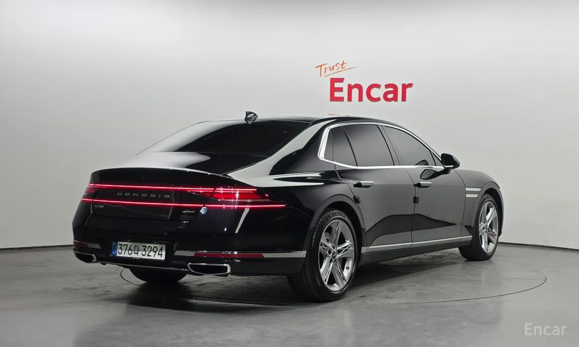 Фото 2 - Genesis G90