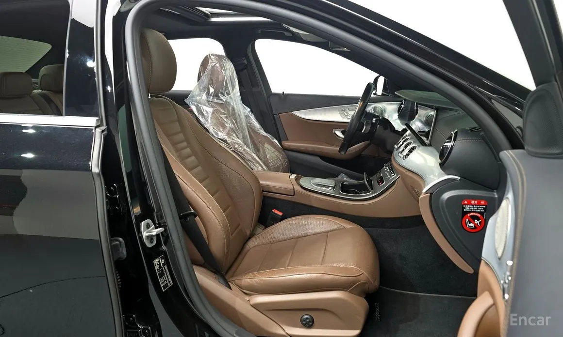 Фото 10 - Mercedes-Benz E-Class