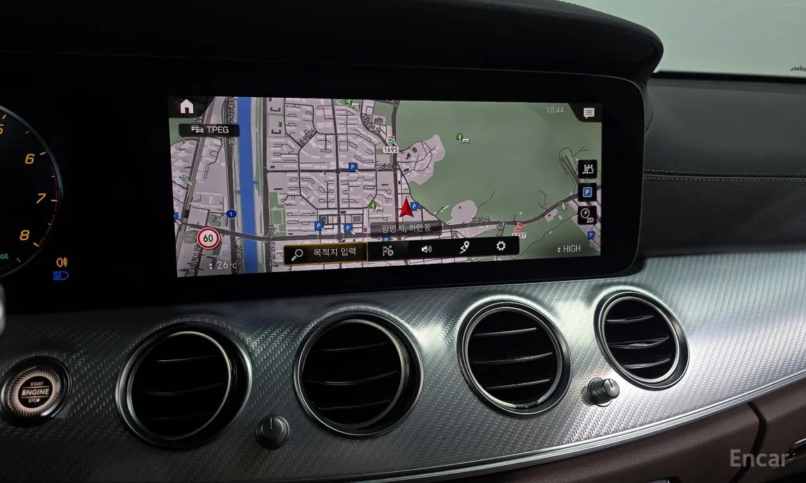 Фото 14 - Mercedes-Benz E-Class