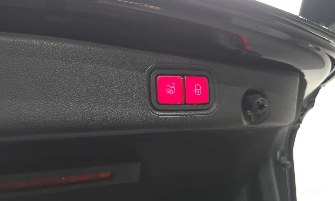 Фото 20 - Mercedes-Benz E-Class