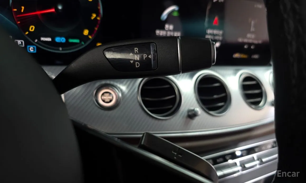 Фото 9 - Mercedes-Benz E-Class