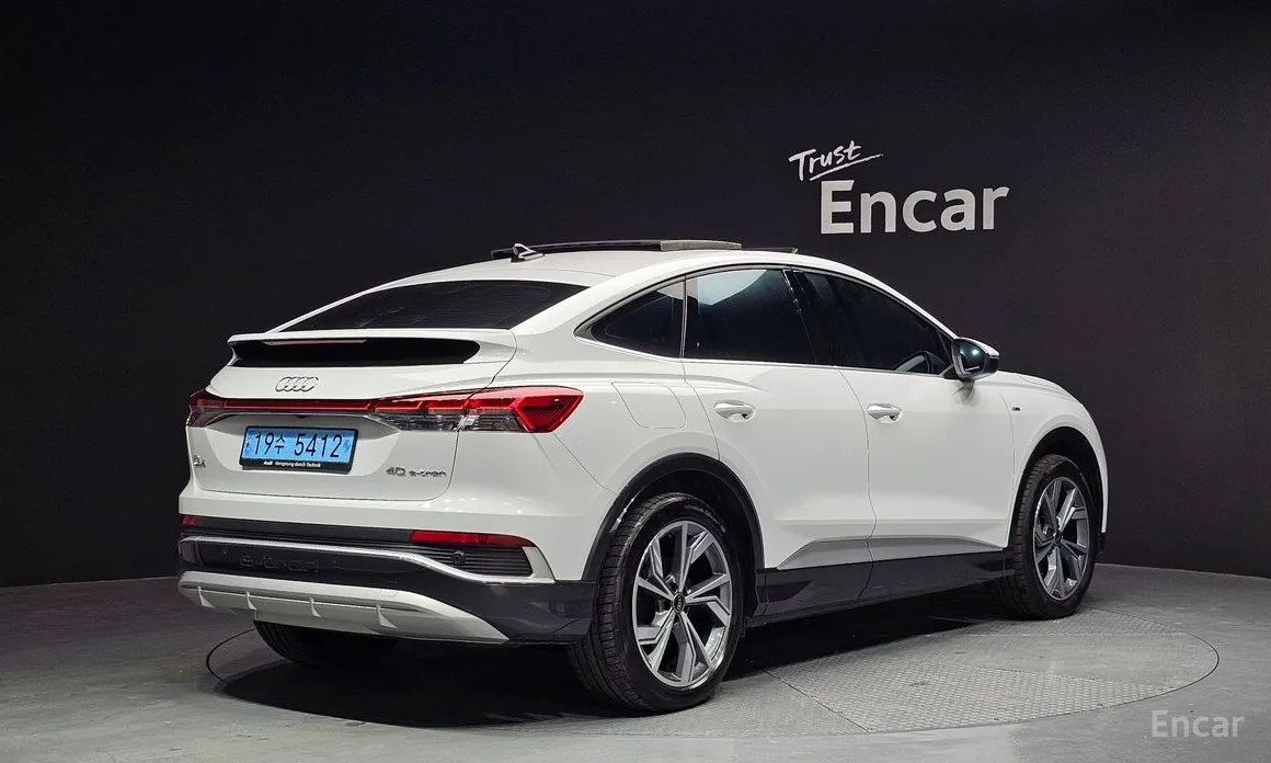 Фото 2 - Audi Q4 e-tron