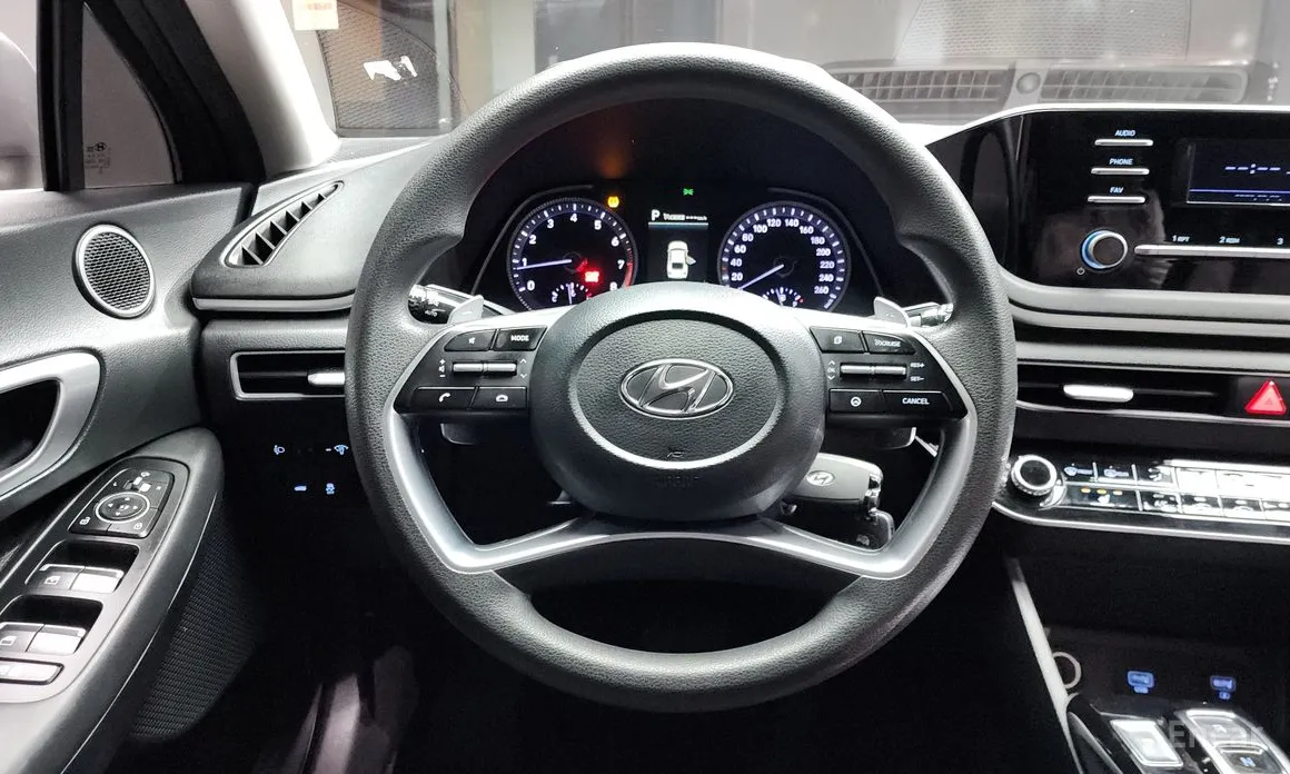 Photo 13 - Hyundai Sonata