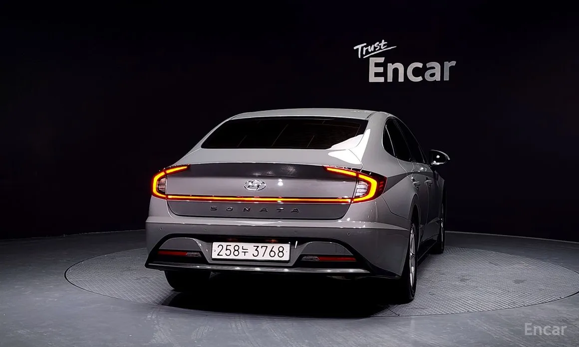 Photo 4 - Hyundai Sonata