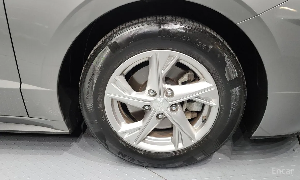 Photo 5 - Hyundai Sonata