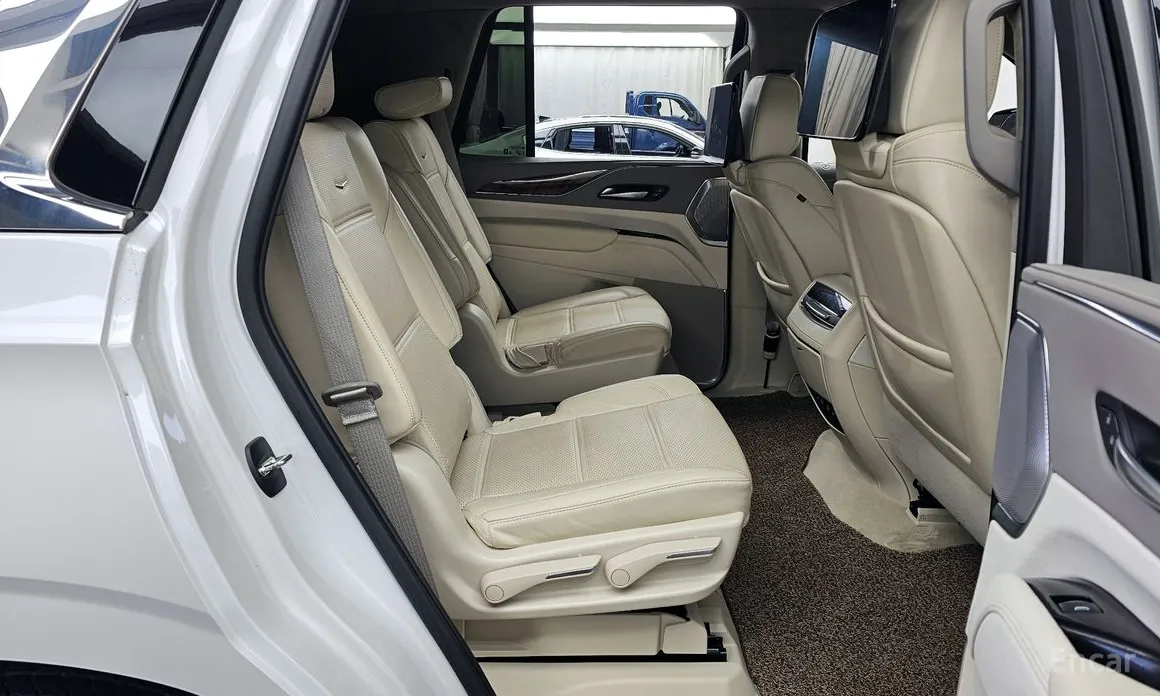 Фото 12 - Cadillac Escalade