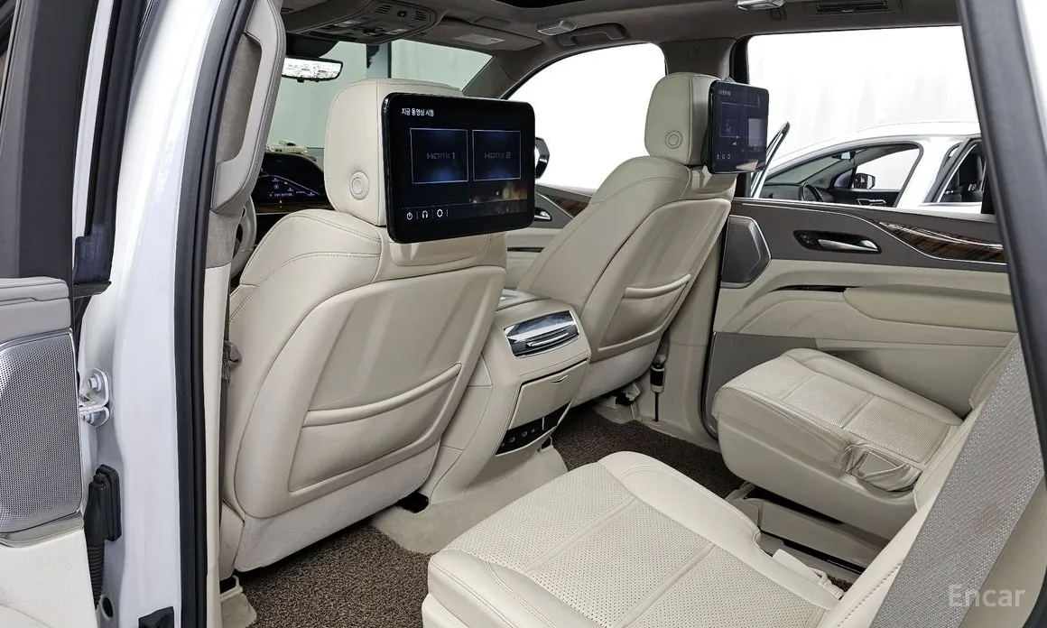 Фото 19 - Cadillac Escalade