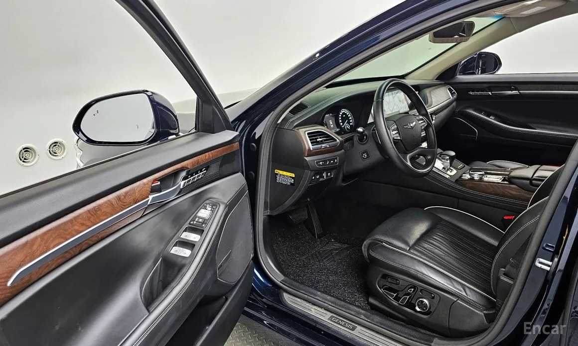 Фото 11 - Genesis G90