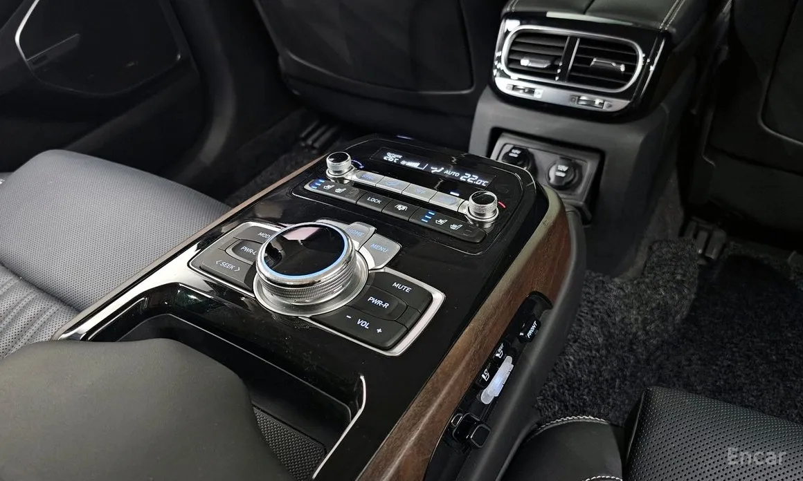 Фото 19 - Genesis G90