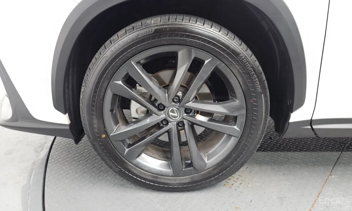 Фото 5 - Lexus NX