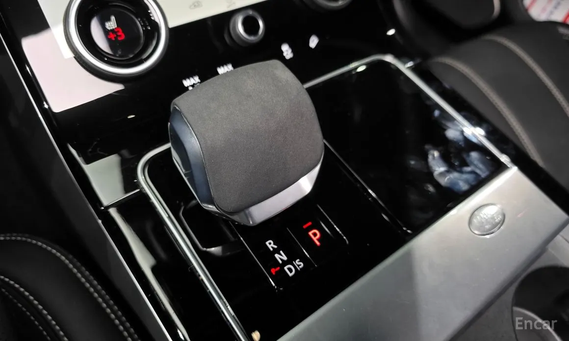 Фото 9 - Land Rover Range Rover Velar