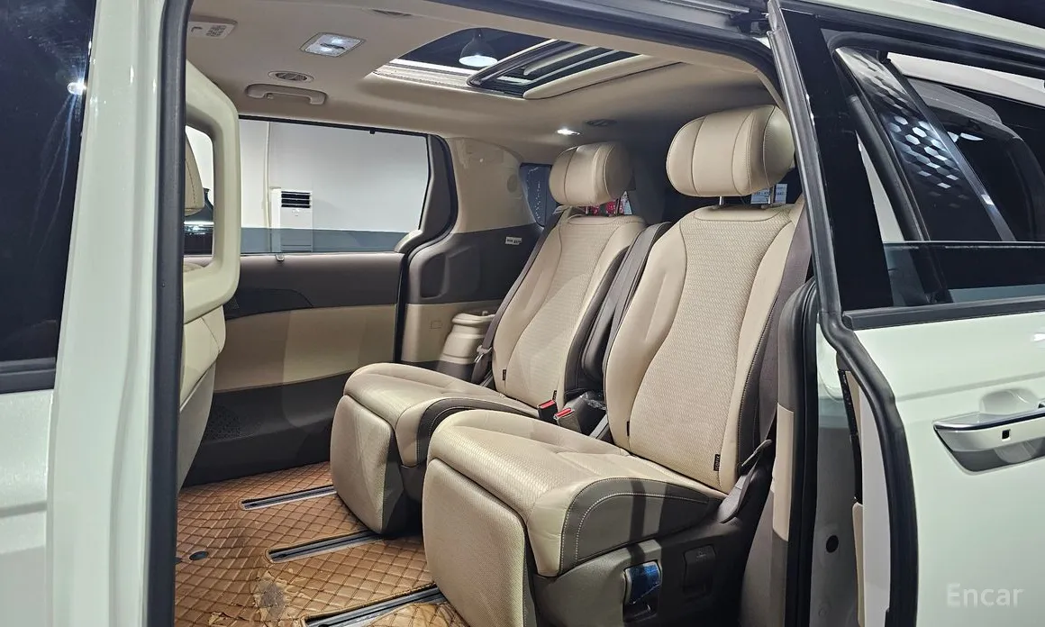 Фото 12 - Kia Carnival