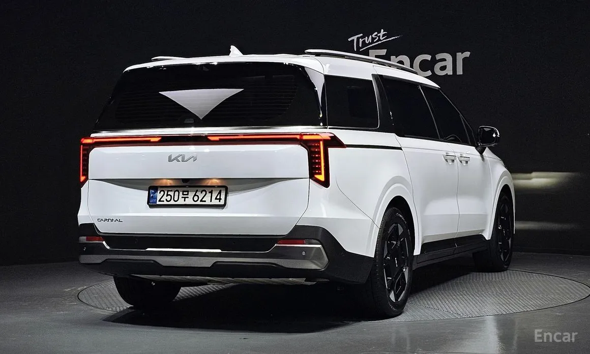 Фото 2 - Kia Carnival