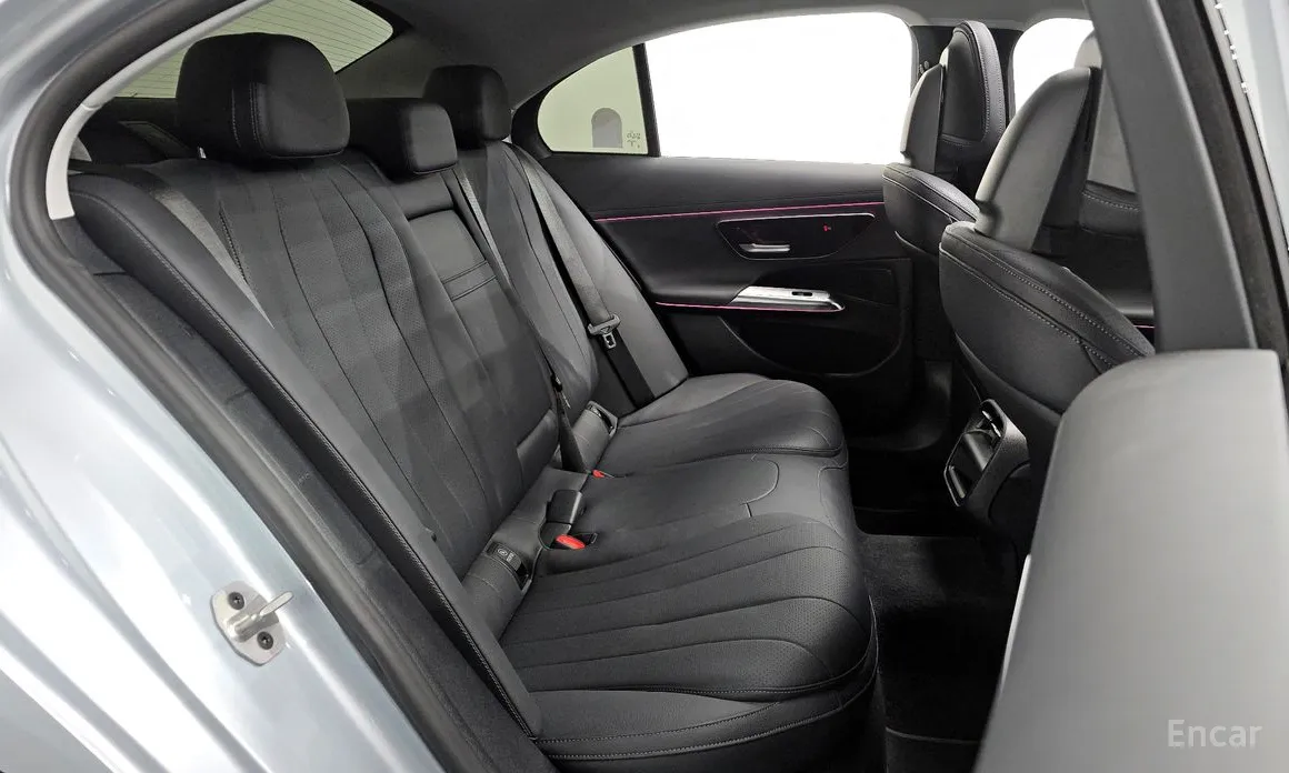 Фото 12 - Mercedes-Benz E-Class