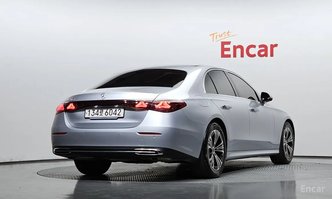 Фото 2 - Mercedes-Benz E-Class