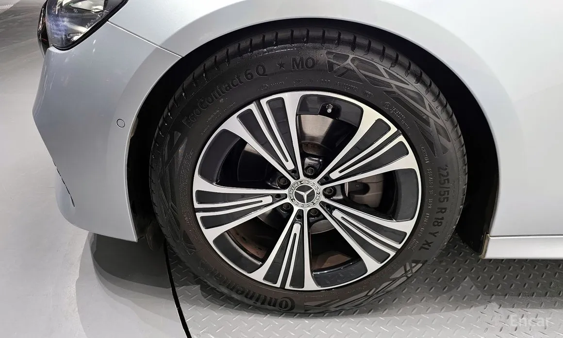 Фото 5 - Mercedes-Benz E-Class