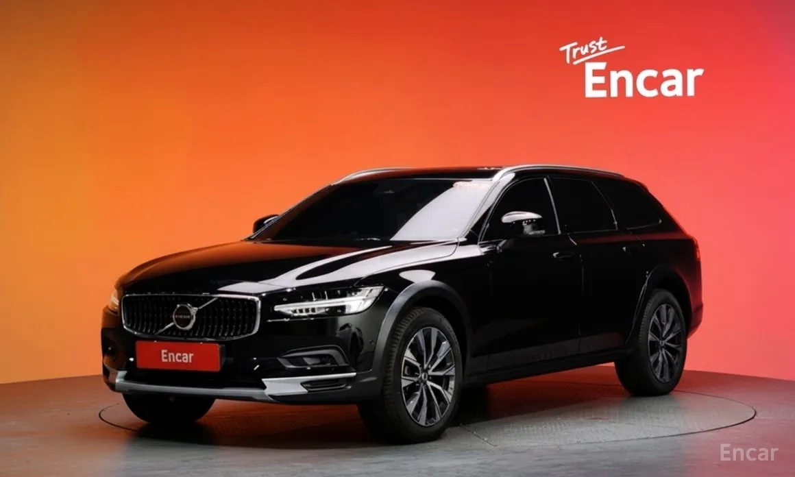 Фото 1 - Volvo V90