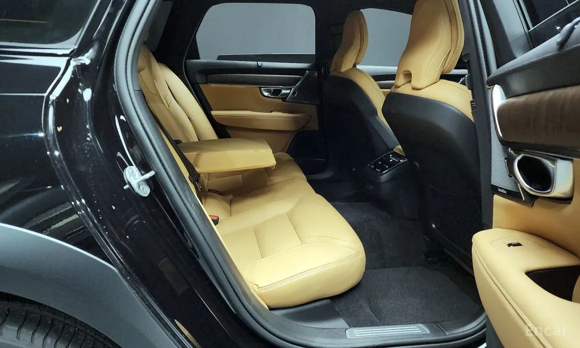 Фото 12 - Volvo V90