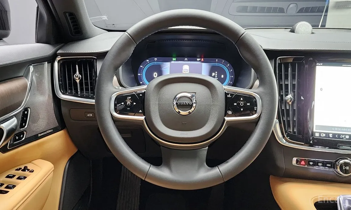 Фото 13 - Volvo V90