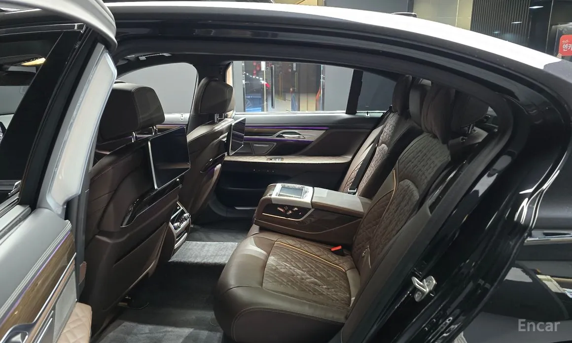 Фото 12 - BMW 7 Series