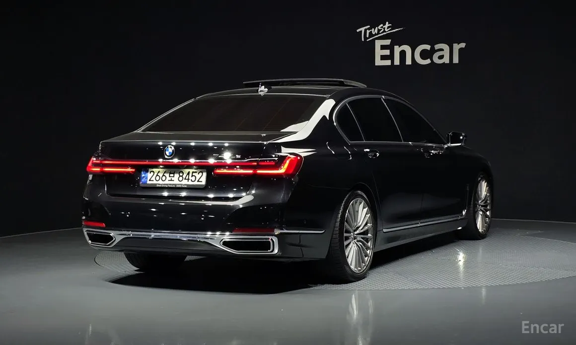 Фото 2 - BMW 7 Series