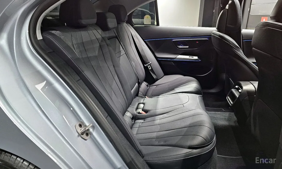 Фото 12 - Mercedes-Benz E-Class