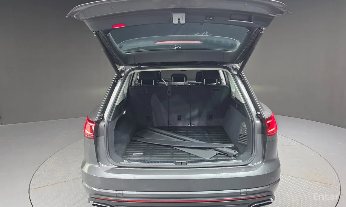 Фото 20 - Volkswagen Touareg