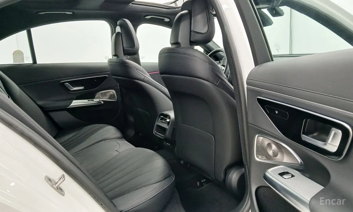 Фото 10 - Mercedes-Benz E-Class