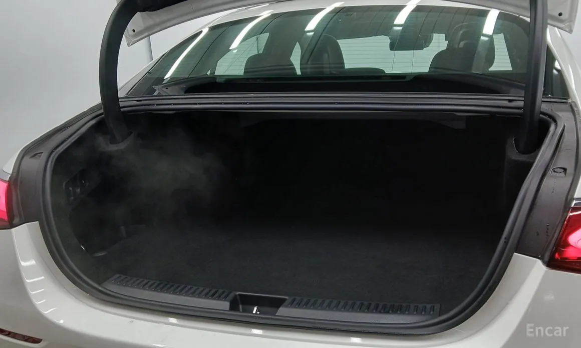 Фото 11 - Mercedes-Benz E-Class