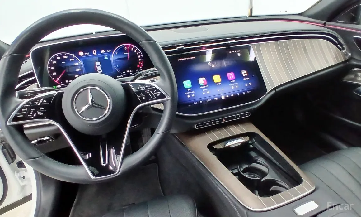 Фото 13 - Mercedes-Benz E-Class