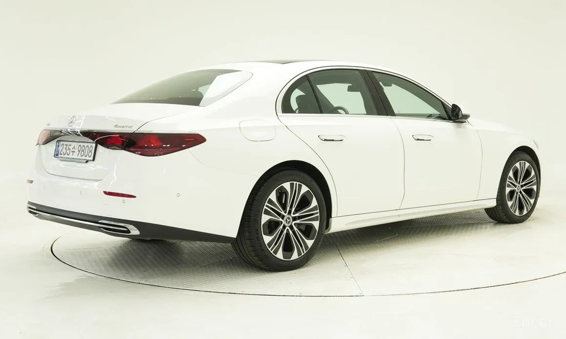 Фото 2 - Mercedes-Benz E-Class