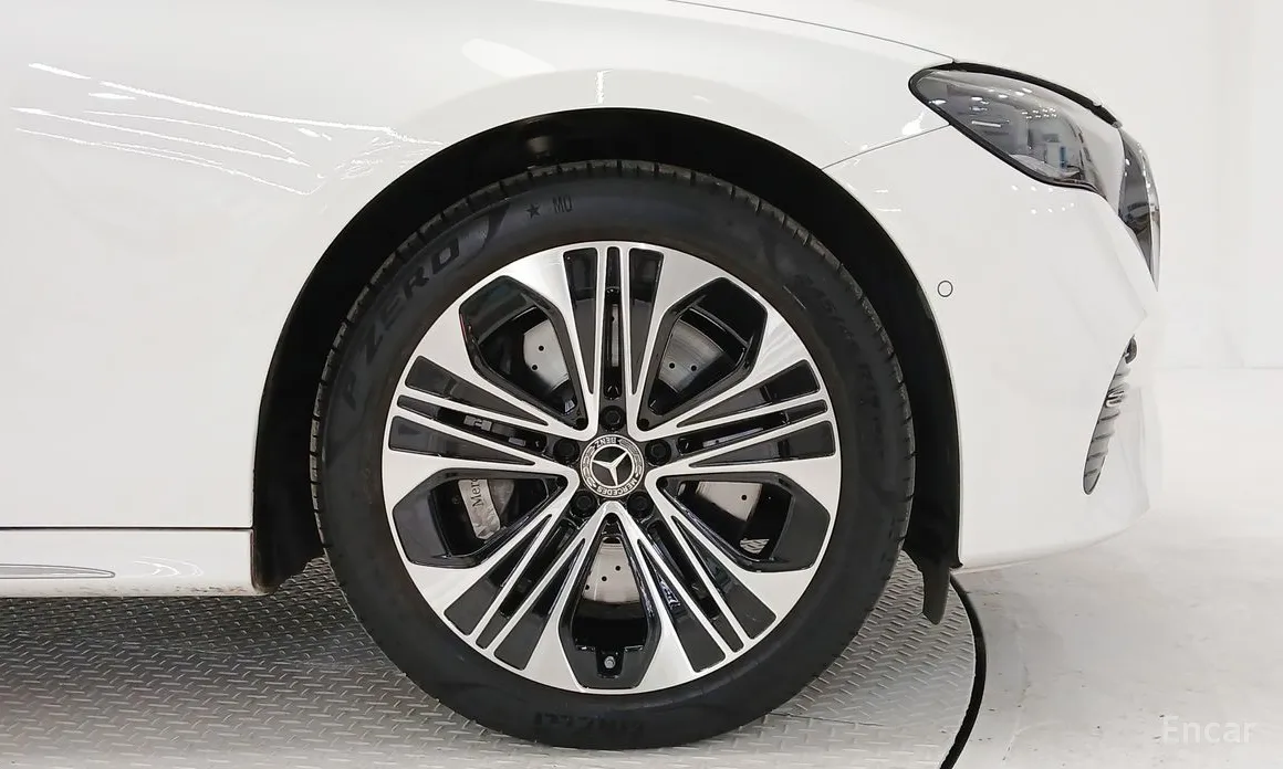 Фото 5 - Mercedes-Benz E-Class