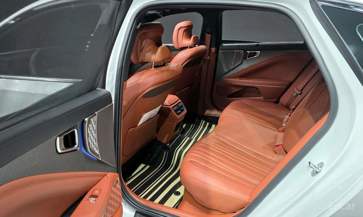 Фото 12 - Kia K8