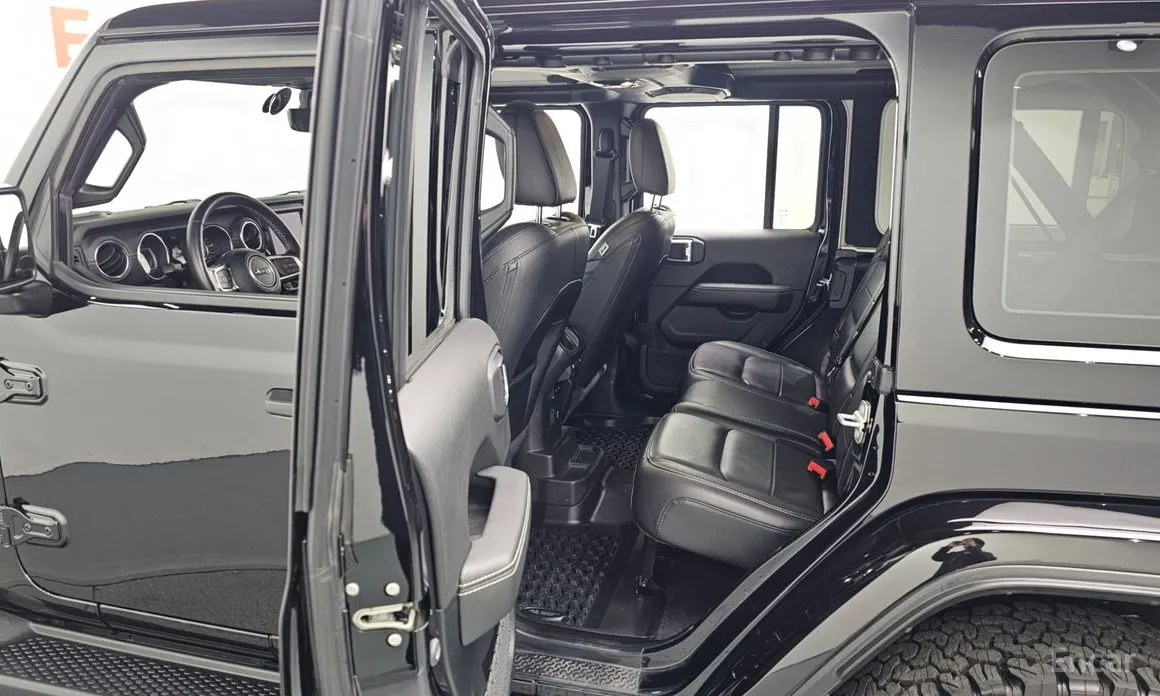 Фото 12 - Jeep Wrangler