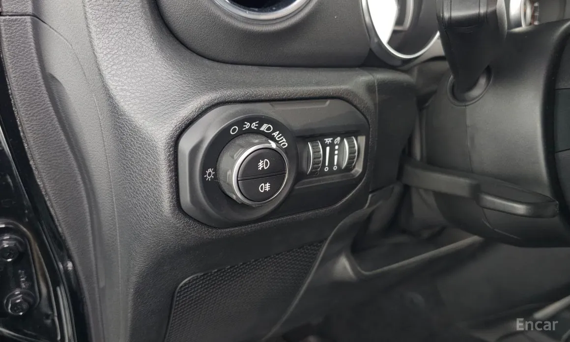 Фото 18 - Jeep Wrangler