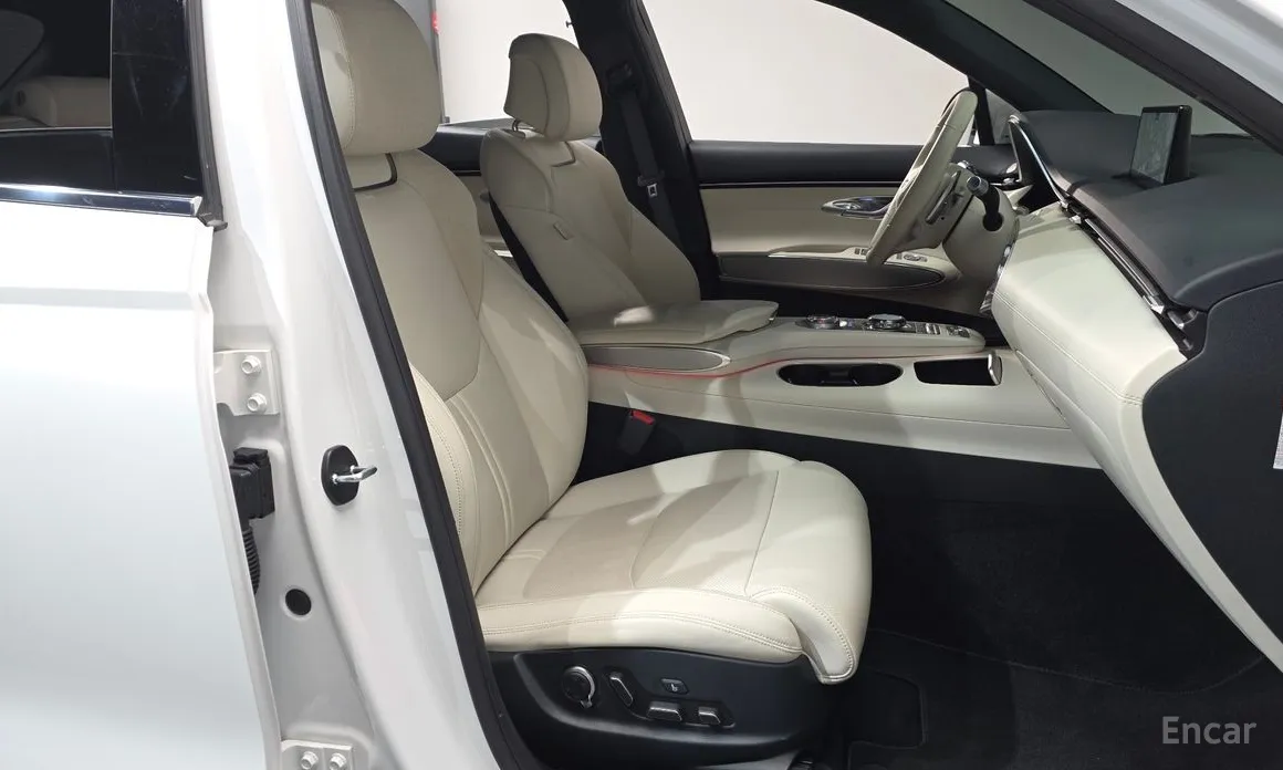 Фото 10 - Genesis GV70