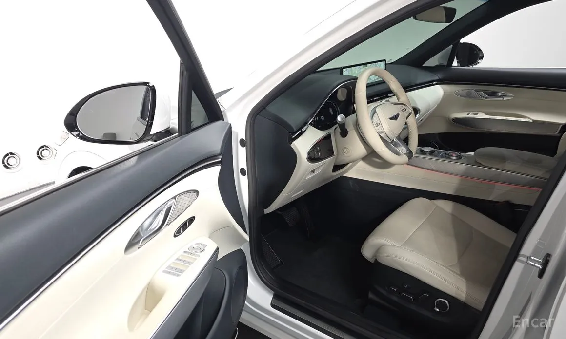 Фото 12 - Genesis GV70