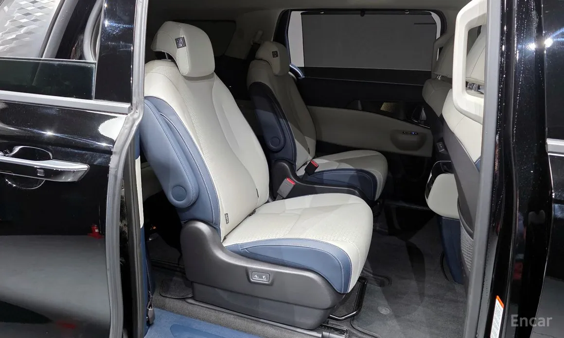 Фото 12 - Kia Carnival