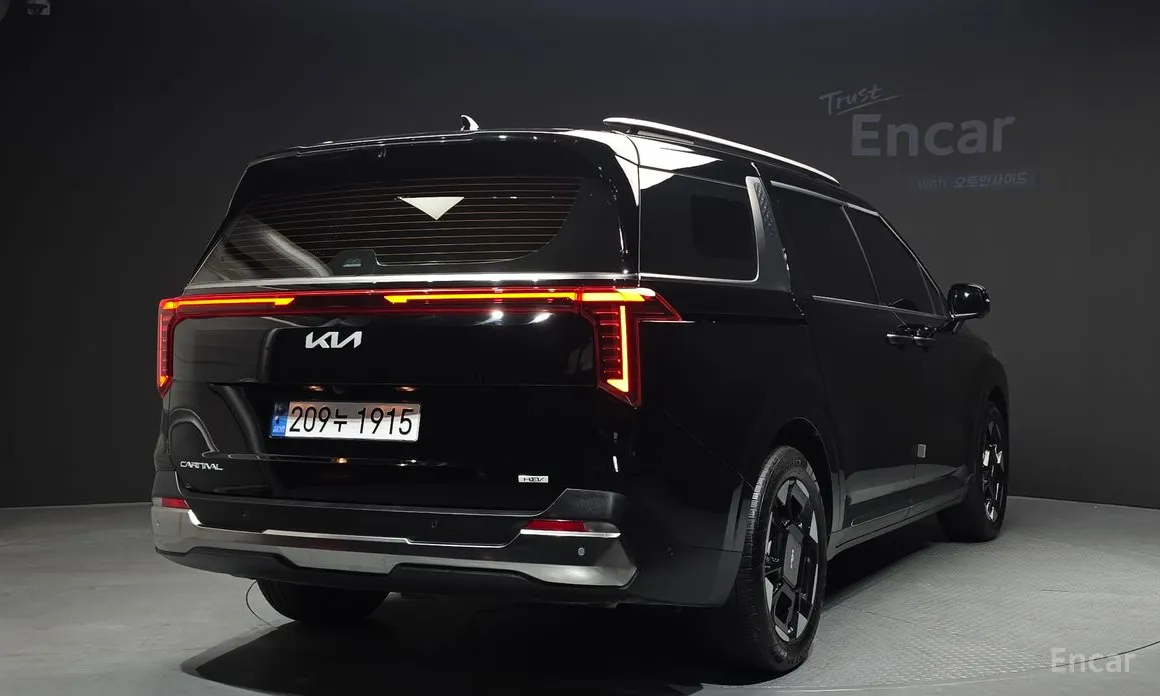 Фото 2 - Kia Carnival