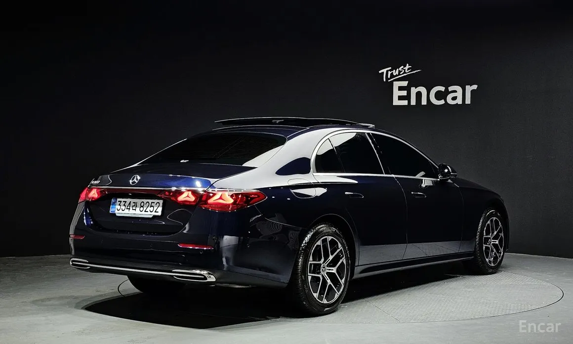 Фото 2 - Mercedes-Benz E-Class