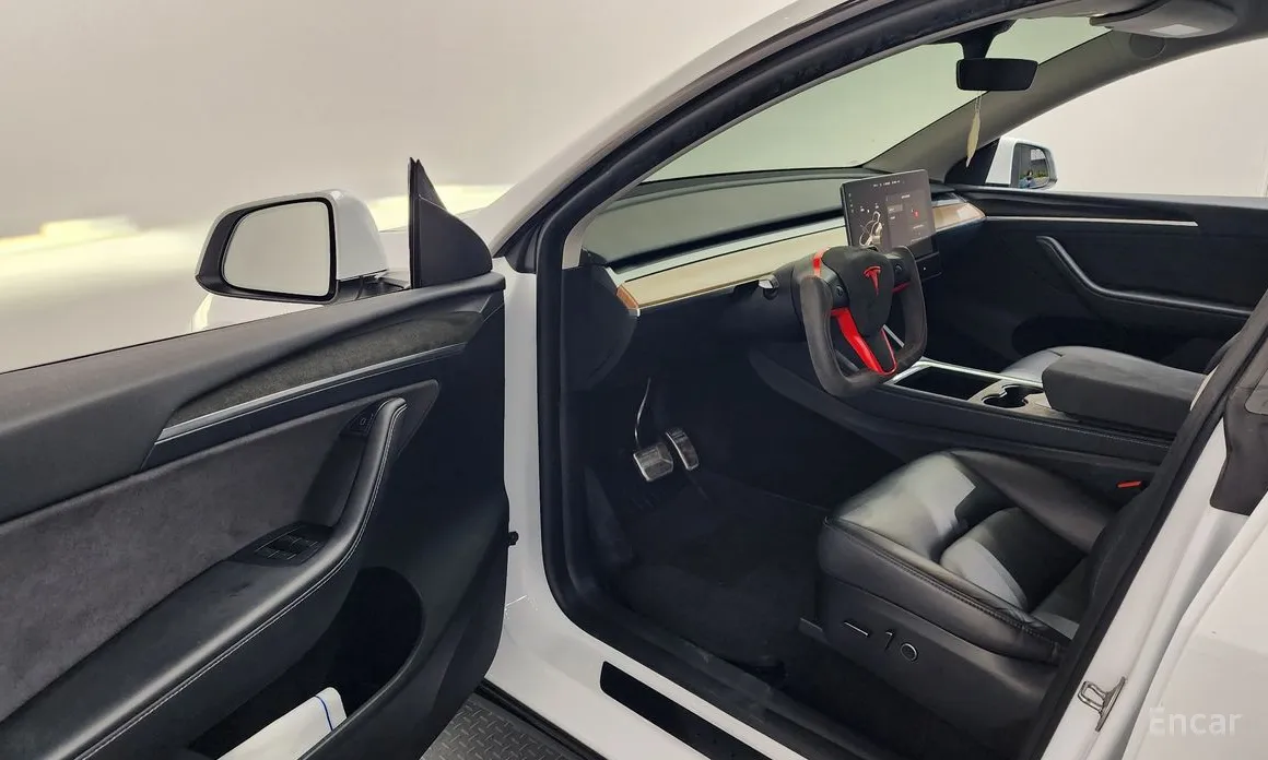 Фото 10 - Tesla Model Y