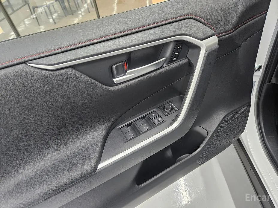 Фото 10 - Toyota RAV4