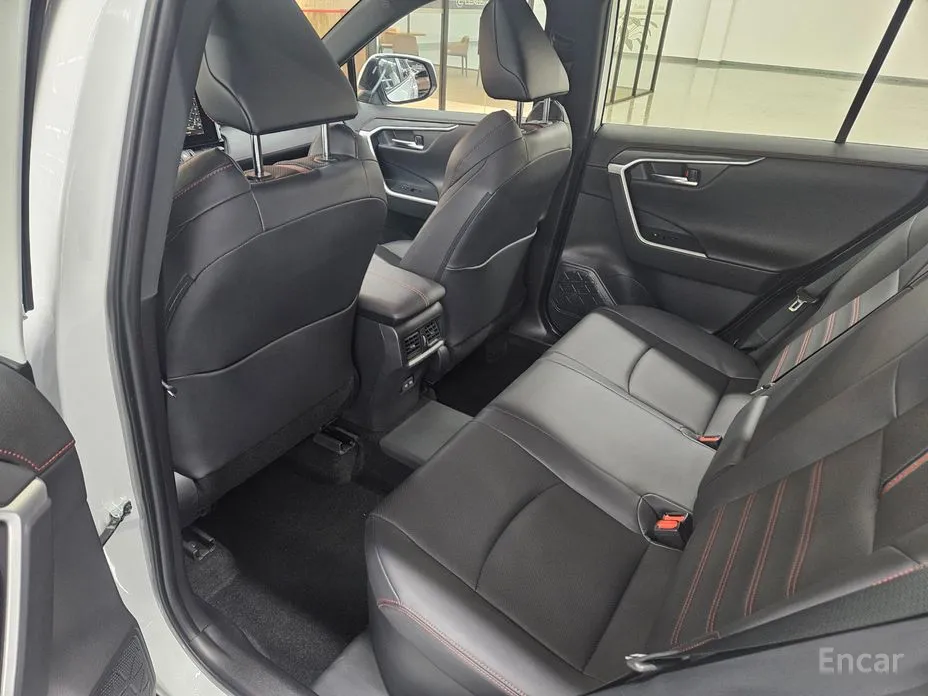 Фото 12 - Toyota RAV4