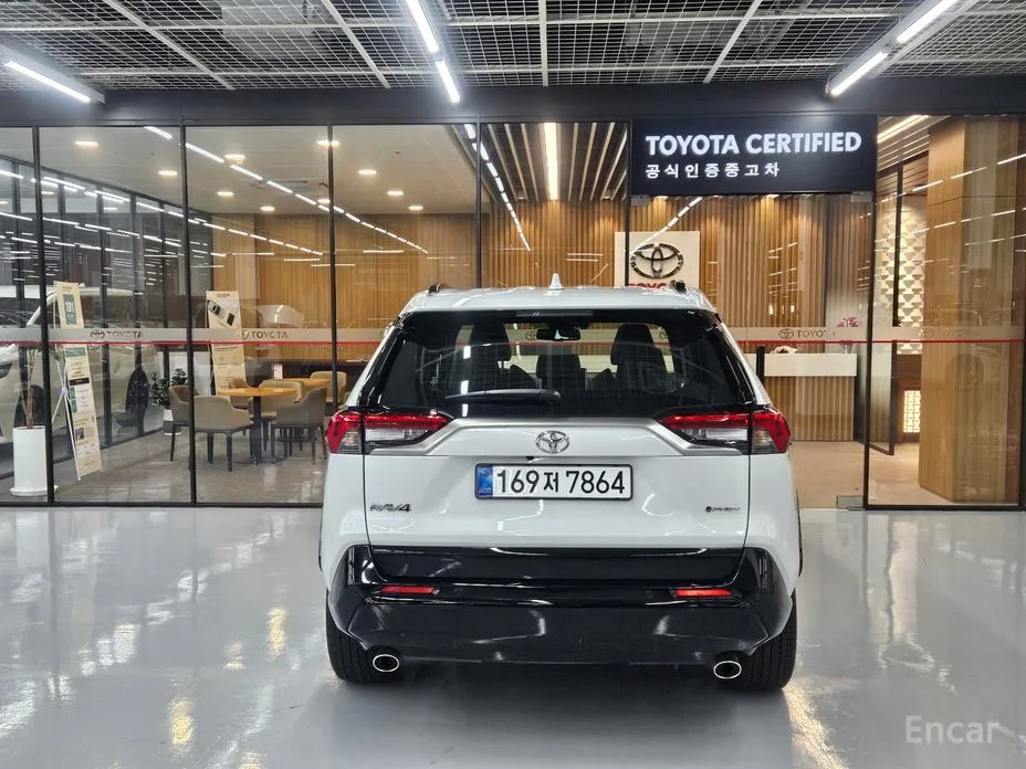 Фото 4 - Toyota RAV4