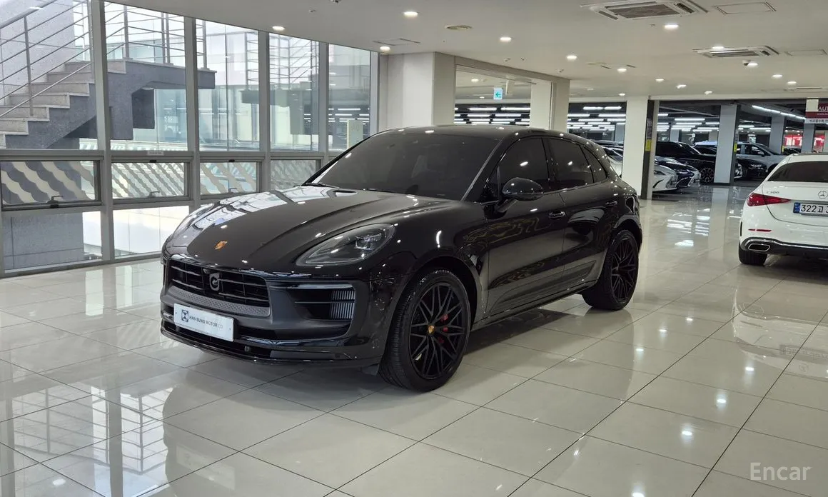 Фото 1 - Porsche Macan