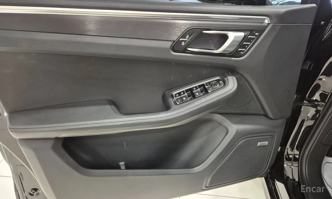 Фото 13 - Porsche Macan