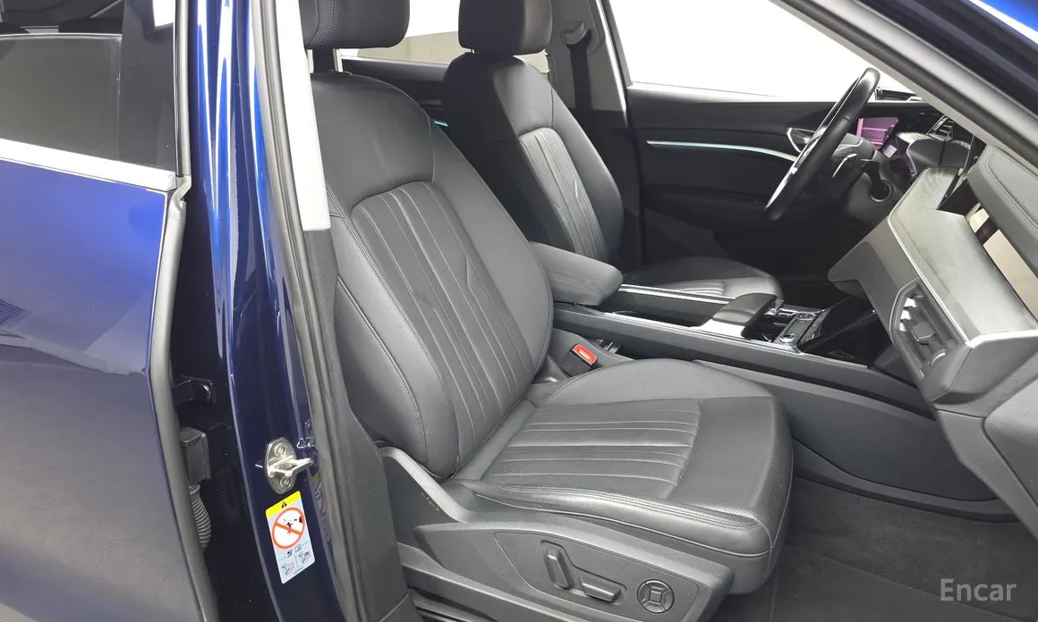 Фото 10 - Audi e-tron