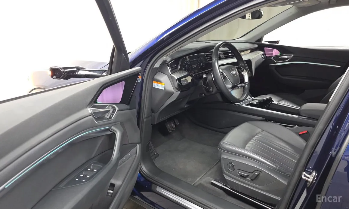 Фото 11 - Audi e-tron