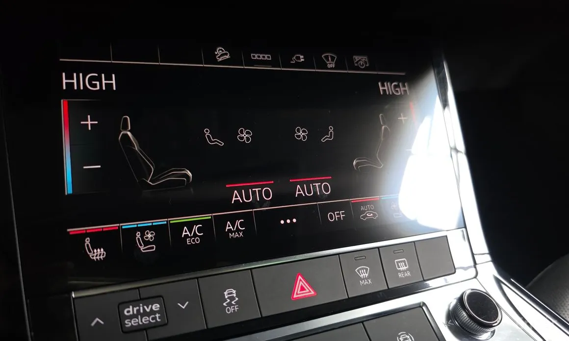 Фото 16 - Audi e-tron